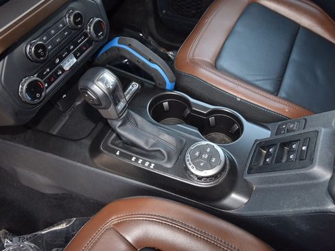 Certified 2023 Ford Bronco Outer Banks w/ Sasquatch Package AWD/4WD image 10