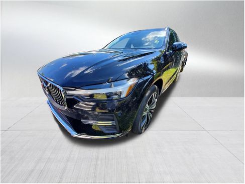 Certified 2022 Volvo XC60 B6 Inscription w/ Protection Package Premier image 2