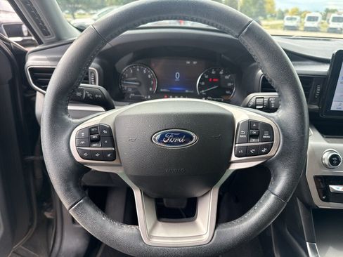 Used 2022 Ford Explorer XLT w/ Equipment Group 202A AWD/4WD image 17