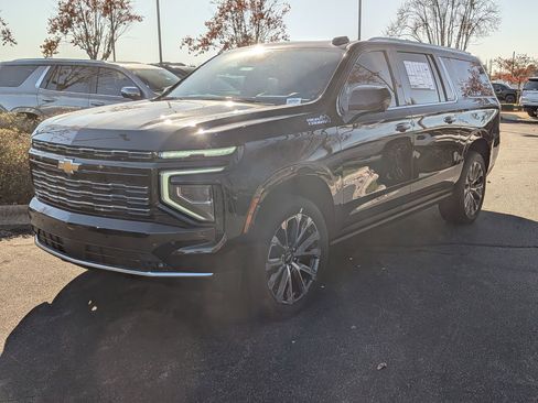 New 2026 Chevrolet Suburban High Country image 3