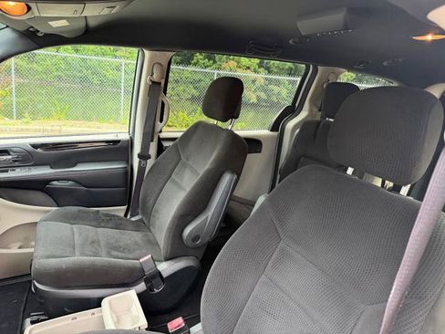 Used 2016 Dodge Grand Caravan SE FWD image 20