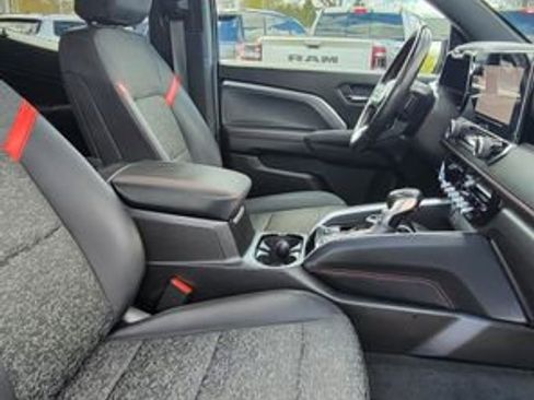 Used 2023 Chevrolet Colorado Z71 w/ Z71 Convenience Package 2 AWD/4WD image 18
