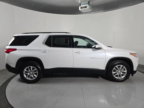 Used 2021 Chevrolet Traverse LT image 3