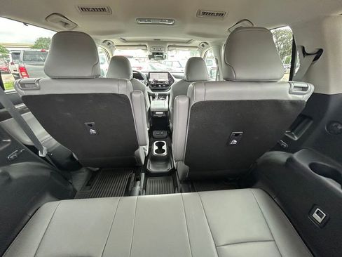 Used 2023 Toyota Highlander Limited AWD/4WD image 17