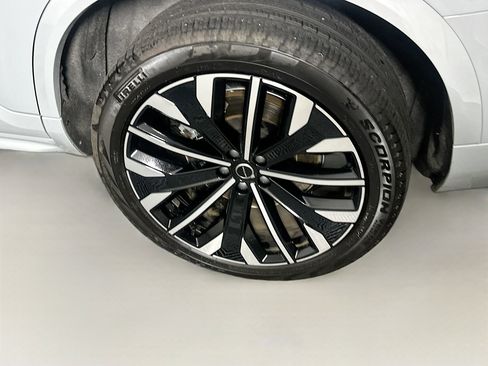 Used 2025 Volvo XC90 B6 Plus image 11