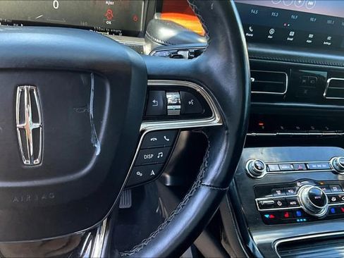 Used 2022 Lincoln Nautilus Reserve image 11