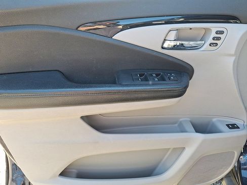 Used 2016 Honda Pilot Touring image 12