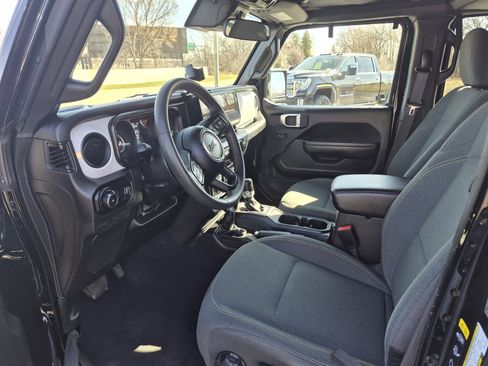Used 2024 Jeep Wrangler Unlimited Sport AWD/4WD image 9