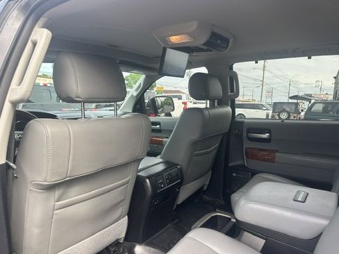 Used 2020 Toyota Sequoia Platinum RWD image 16
