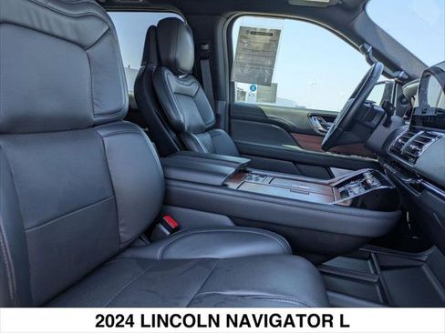 Used 2024 Lincoln Navigator L Reserve AWD/4WD image 24