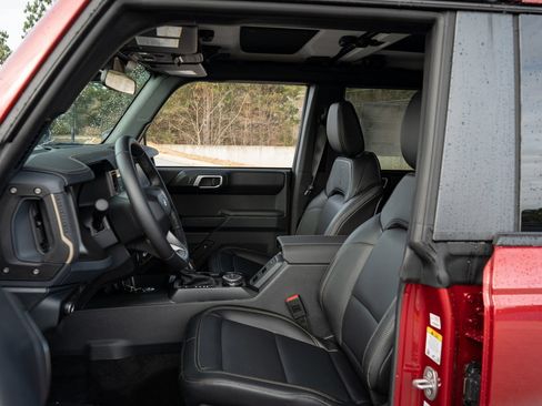 Used 2025 Ford Bronco Badlands w/ Sasquatch Package AWD/4WD image 24