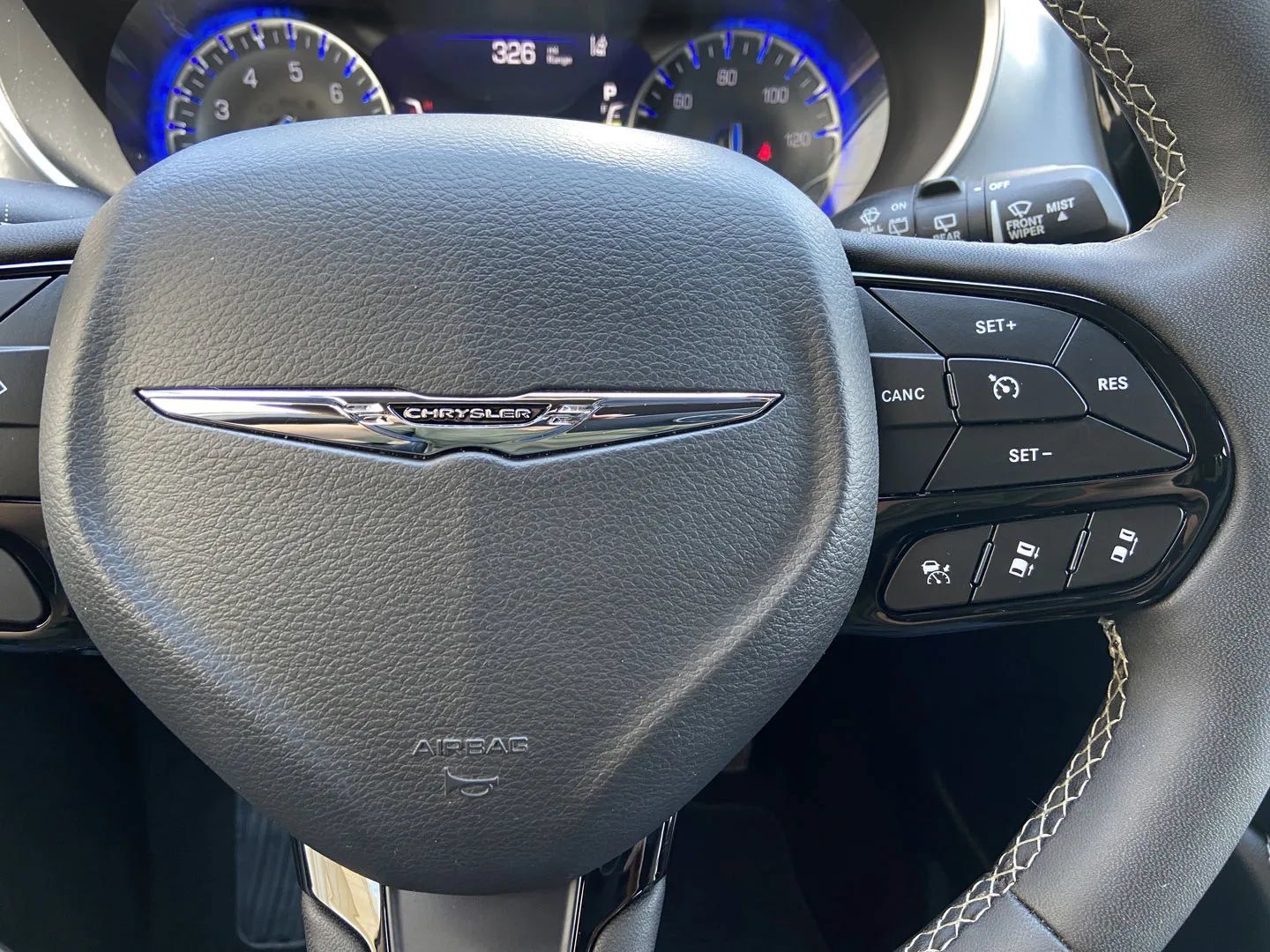 Used 2025 Chrysler Pacifica Limited FWD image 17
