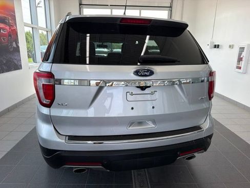 Used 2018 Ford Explorer XLT w/ Equipment Group 202A AWD/4WD image 4