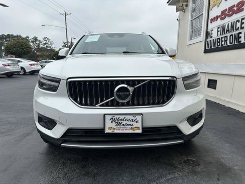 Used 2021 Volvo XC40 T4 Inscription FWD image 2