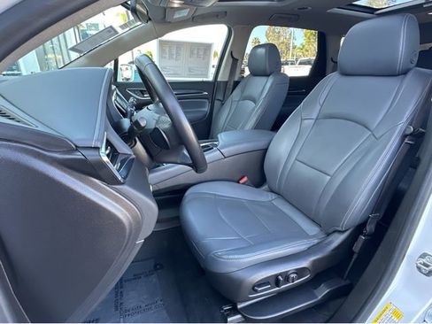 Used 2019 Buick Enclave Essence image 16