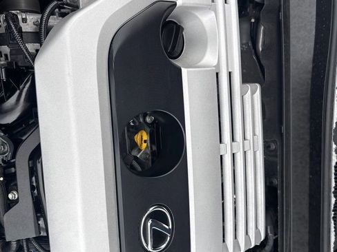 Used 2019 Lexus UX 200 image 32