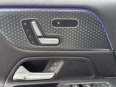 Used 2025 Mercedes-Benz GLB 250 4MATIC image 16