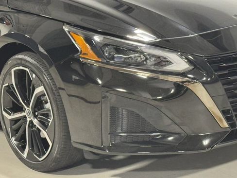 Used 2024 Nissan Altima 2.5 SR FWD image 3