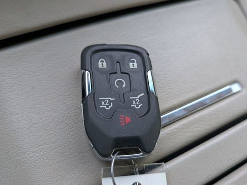 Used 2015 GMC Yukon Denali w/ Open Road Package image 24