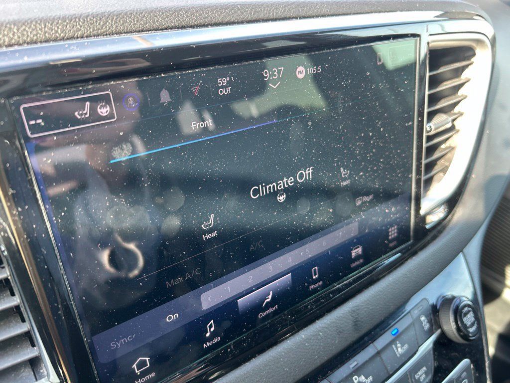 Used 2025 Chrysler Pacifica Select FWD image 16