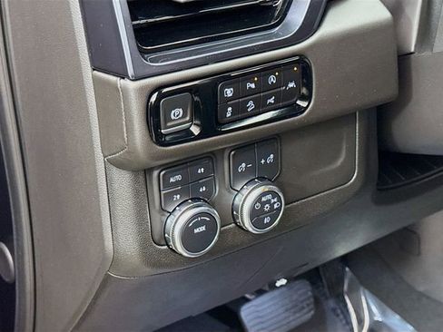 Used 2025 GMC Yukon AT4 w/ AT4 Premium Package image 12