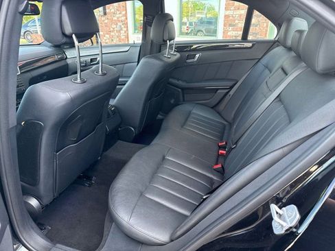 Used 2010 Mercedes-Benz E 550 4MATIC Sedan image 13