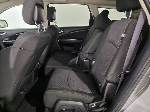 Used 2019 Dodge Journey SE image 18