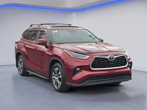 Used 2024 Toyota Highlander LE image 9