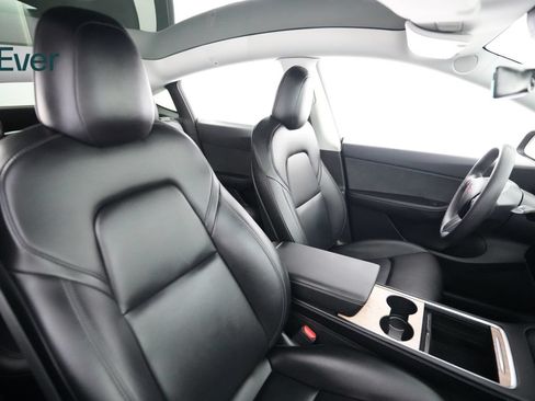 Used 2022 Tesla Model Y Long Range AWD/4WD image 23