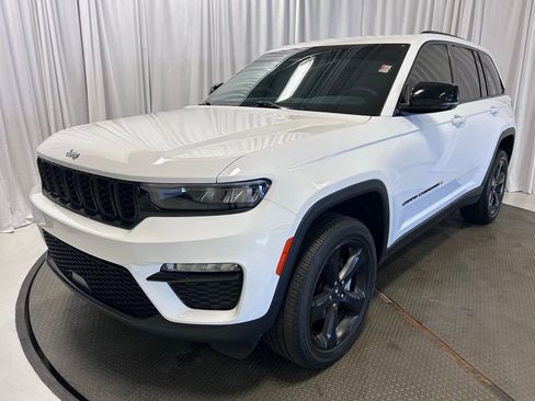 Used 2023 Jeep Grand Cherokee Limited image 26