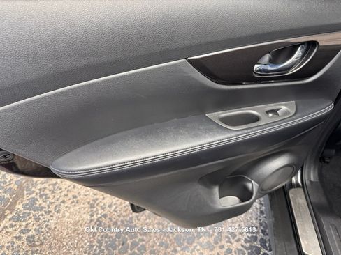 Used 2019 Nissan Rogue SV w/ Premium Package FWD image 24
