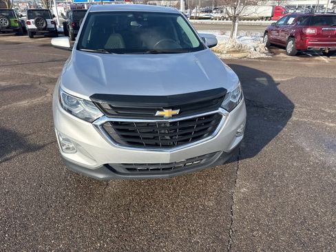 Used 2020 Chevrolet Equinox LT w/ Driver Convenience Package image 5