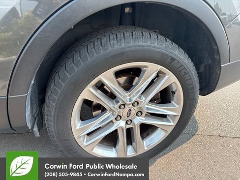Used 2017 Ford Explorer XLT w/ Equipment Group 202A AWD/4WD image 9