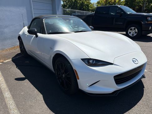 Used 2025 MAZDA MX-5 Miata Club RWD image 2