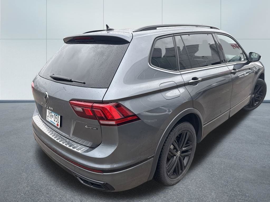 Used 2022 Volkswagen Tiguan SE R-Line AWD/4WD image 3