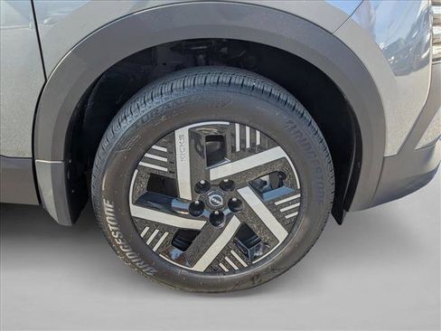 Used 2025 Nissan Kicks SV w/ Charging Package image 10