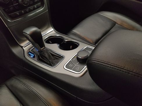 Used 2018 Jeep Grand Cherokee Limited image 26