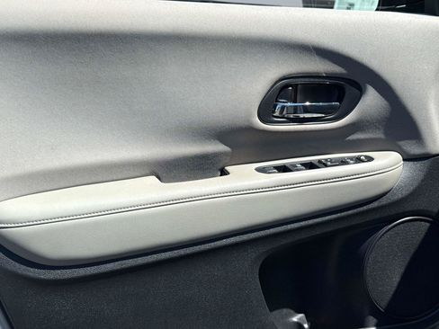 Used 2018 Honda HR-V LX image 17