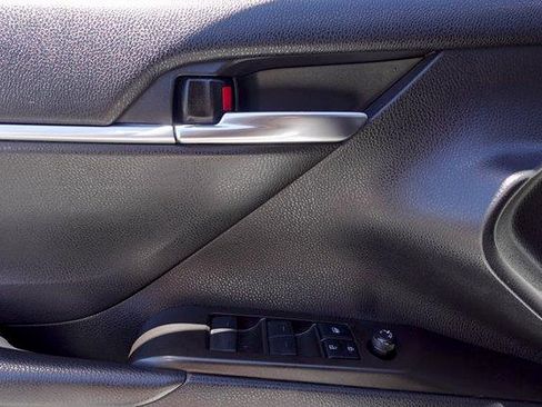 Used 2022 Toyota Camry SE FWD image 12