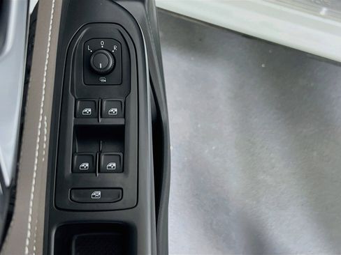 Used 2024 Volkswagen Taos SEL AWD/4WD image 18