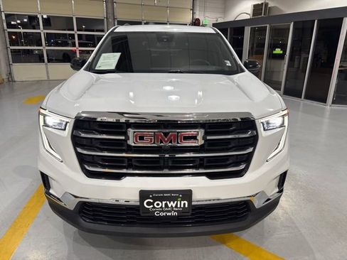 Used 2025 GMC Acadia Elevation image 3