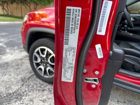Used 2025 Jeep Compass Trailhawk AWD/4WD image 23
