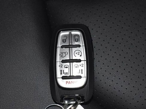 New 2026 Chrysler Pacifica Select image 22