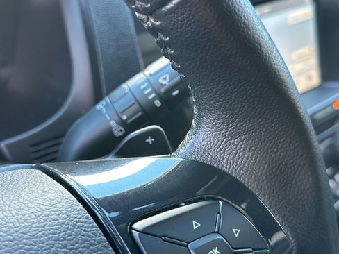 Used 2017 Ford Explorer XLT w/ Equipment Group 202A FWD image 38