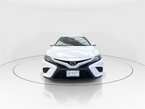 Used 2020 Toyota Camry SE image 3