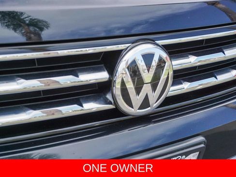 Used 2019 Volkswagen Tiguan SE w/ Panoramic Sunroof Package FWD image 11