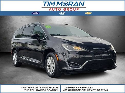 Used 2019 Chrysler Pacifica Touring-L FWD image 1