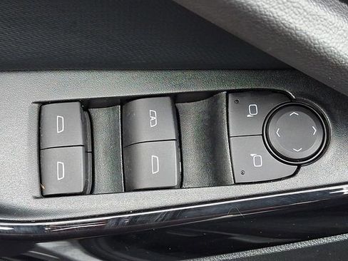 Used 2025 Chevrolet Equinox LT FWD image 25