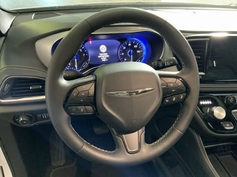 Used 2023 Chrysler Pacifica Limited w/ Uconnect Theater Family Group AWD/4WD image 15