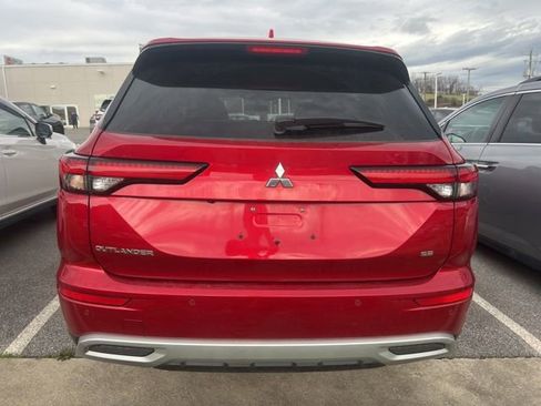 Used 2023 Mitsubishi Outlander SE image 3